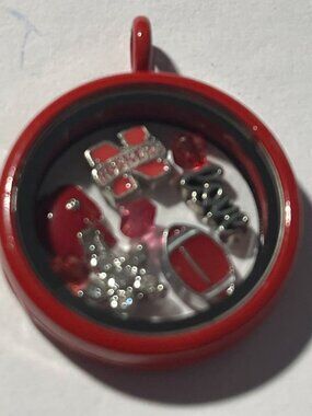 Nebraska Cornhuskers NCAA Memory Charm Locket w/ 22 IN chain NEW